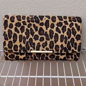 Woven clutch